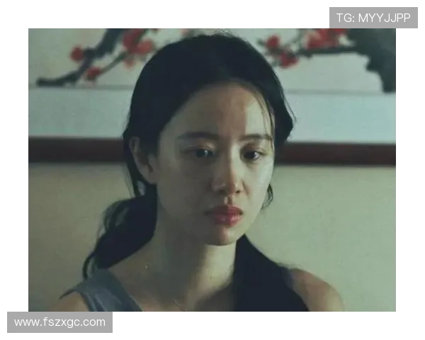 李梦今天买的那包限定香水，感觉她生活档次瞬间拉满了，普通人根本想象不到