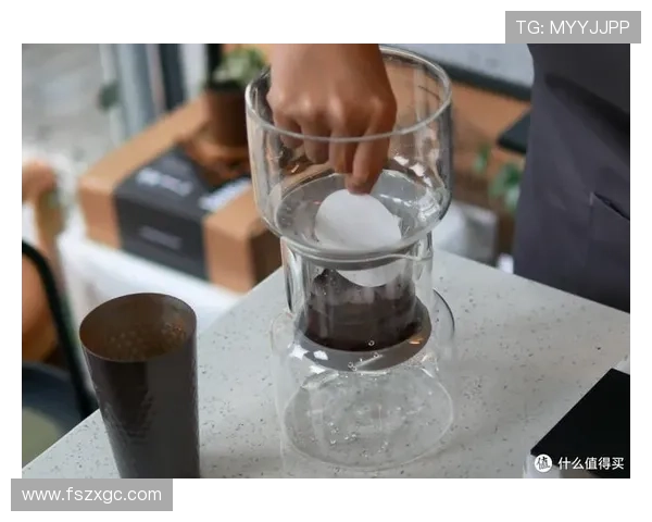 欧文家冰箱里只放椰子水和黑咖啡，训练完直接啃冰块解渴